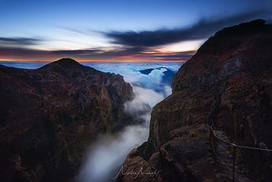 Madeira hory a řeka mezi skalami