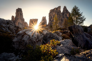 Itálie Dolomity horské štíty při východu slunce
