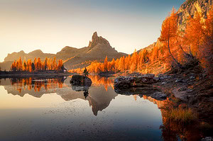 Itálie Dolomity horské štíty ranní světlo