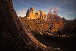 Itálie Dolomity horské štíty ranní světlo